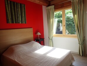 3 slaapkamers, een strijkplank/strijkijzer, wifi
