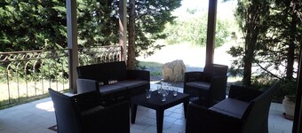 3* self-contained apartment with private pool in the heart of a thousand olive trees.