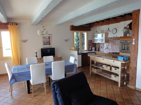 Interior - 3* self-contained apartment with private pool in the heart of a thousand olive trees. (Ruoms)