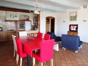 Dining - 3* self-contained apartment with private pool in the heart of a thousand olive trees. (Ruoms)
