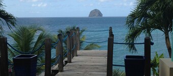 Superb T3 of 85m2 feet in the water Large terrace with sea view