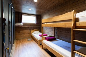 4 Schlafzimmer, Bügeleisen/Bügelbrett, kostenloses WLAN