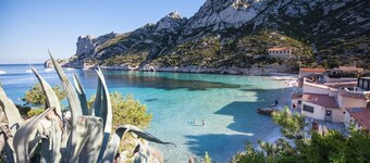 BEACH & CALANQUES 300yd away, COSY HOUSE 10min from the heart of Marseille, Wifi