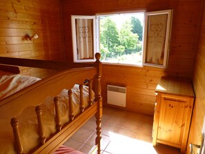 2 chambres, fer et planche à repasser, lit parapluie, Wi-Fi gratuit