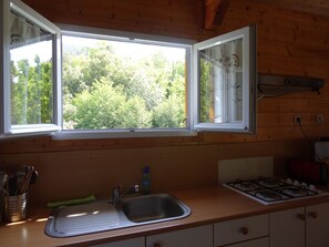 Kylskåp, mikrovågsugn, ugn och spishäll