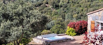 Dry stone cottage with outdoor spa, quietness guaranteed