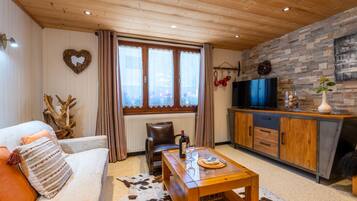 Télévision, livres, médiathèque, chaîne hi-fi