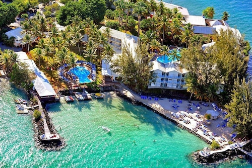 Kaunis STUDIO RES HOTELIERE MARINA CARAYOU- JA SPA-YKSITYISKOHTA 2 uima-allasta