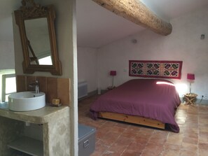 2 slaapkamers, een strijkplank/strijkijzer, wifi, beddengoed