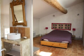 2 chambres, fer et planche Ă repasser, Wi-Fi, literie fournie