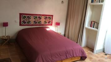 2 chambres, fer et planche à repasser, Wi-Fi, draps fournis