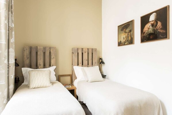 3 bedrooms, in-room safe, iron/ironing board, free WiFi