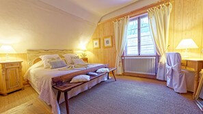 1 bedroom, desk, iron/ironing board, travel cot