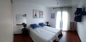 5 bedrooms, iron/ironing board, free WiFi, bed sheets