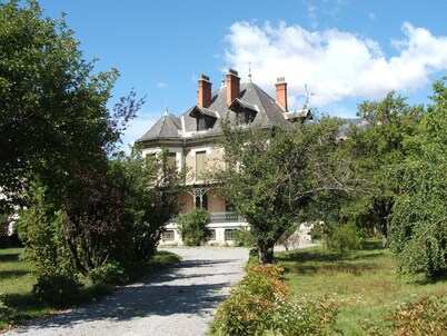 House 4*, swimming pool, 6 to 10 pers. cycling, hiking, families, ski, golf