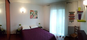 5 bedrooms, iron/ironing board, free WiFi, bed sheets