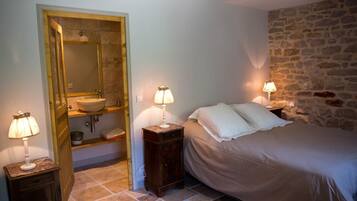 3 bedrooms, iron/ironing board, travel crib, free WiFi