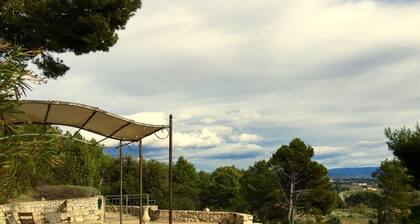 South-facing Provencal villa. Dominant view. Swimming pool open from April to October