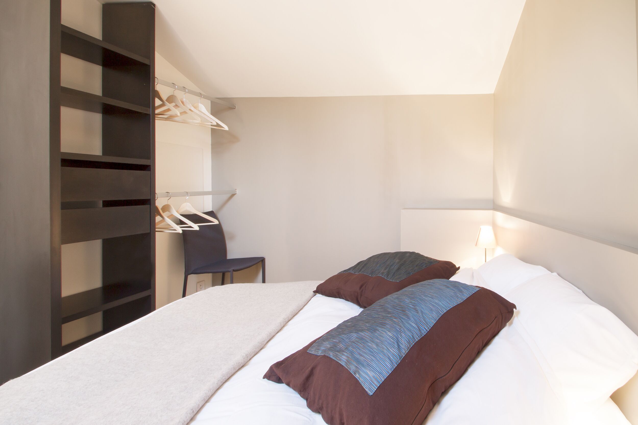 1 chambre, fer et planche à repasser, Wi-Fi gratuit, draps fournis