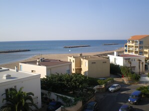 Plage, chaises longues