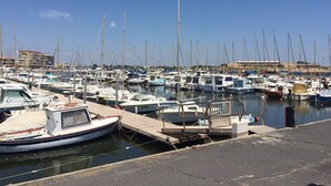 A marina with various boats docked at the piers. - valras-plage luxury apartment top floor first line  (Valras-Plage)