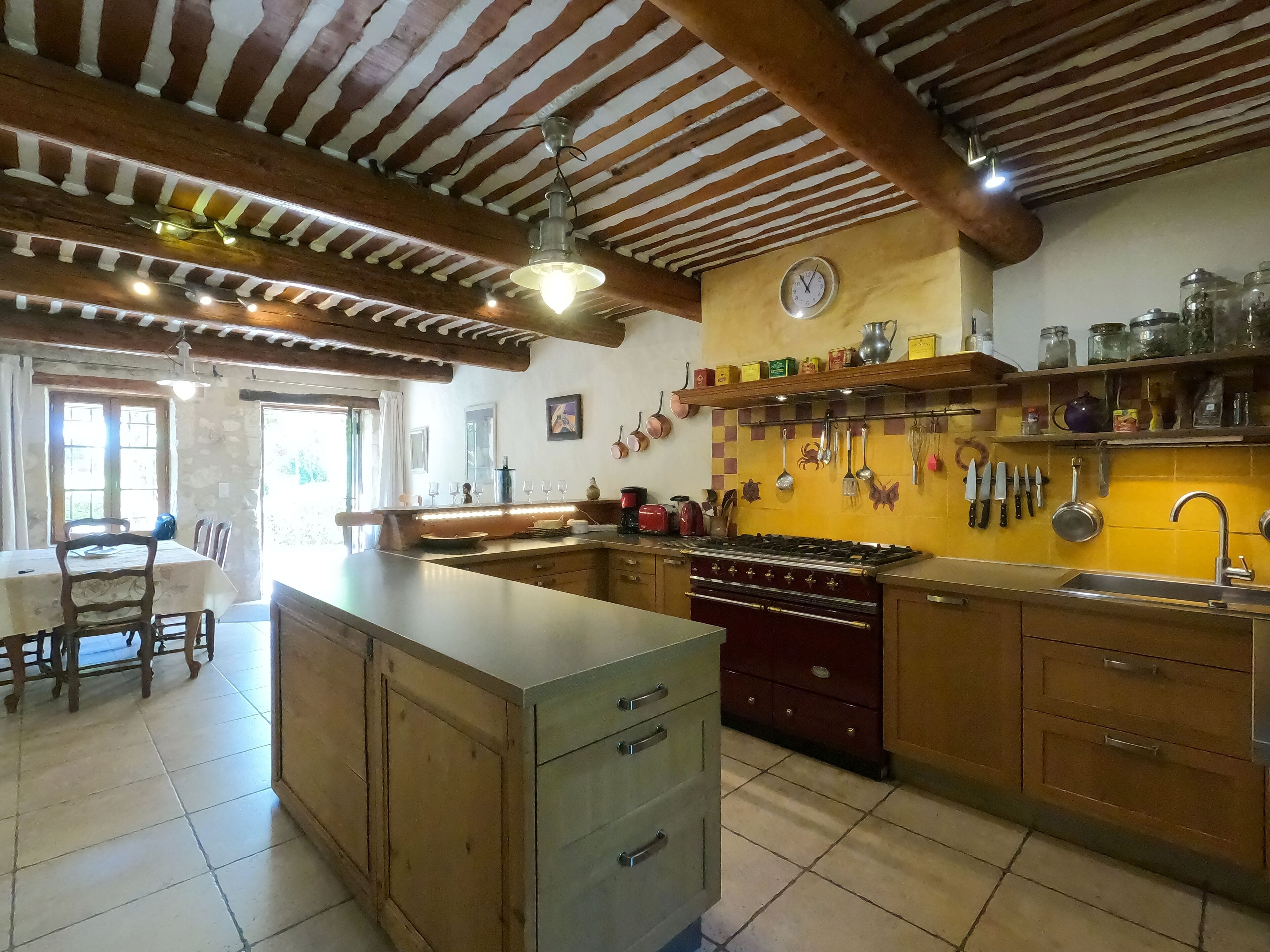 Réfrigérateur, micro-ondes, four, lave-vaisselle