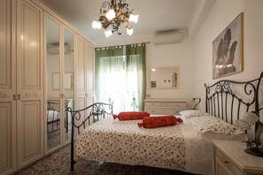 2 bedrooms, iron/ironing board, travel cot, free WiFi - Apartment  "Primavera holidayhouse”  center Rome 100mt from Vatican Free Wifi (Rome)