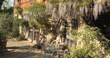 LA STUB DE LOUISE DANS CORPS DE FERME ALSACIEN AVEC JARDIN PRES DE STRASBOURG