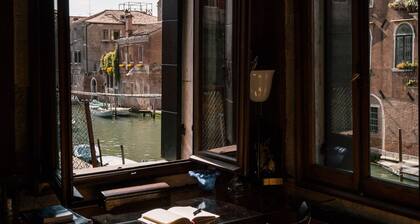 Luxe and calm in sunny gothic palazzo Cannaregio