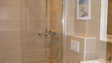 Shower, hair dryer, toilet paper