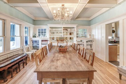 Clean & Spacious-Walk to the Fairmont, great restaurants, coffee shops and wine