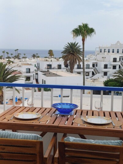 FULLY RENOVATED APARTMENT WITH TERRACE AND SUPERB SEA VIEW (WIFI)