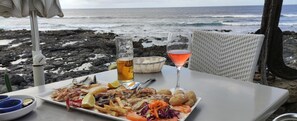 Outdoor dining - FULLY RENOVATED APARTMENT WITH TERRACE AND SUPERB SEA VIEW (WIFI) (Tías)