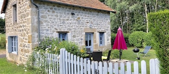 Agréable Maison de campagne nature avec terrasse, prés des Volcans, de Vulcania.