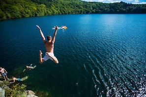 Unclassified image, 4 of 51, button