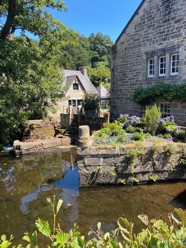 Property grounds - Pleasant recent house with sea and island views. Beaches at 750m (Clohars-Carnoët)