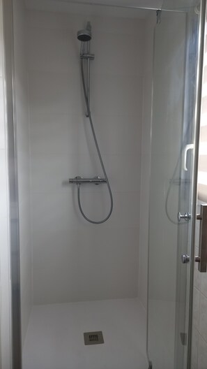 Douche, séchoir à cheveux