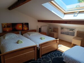 4 bedrooms, desk, iron/ironing board, free WiFi