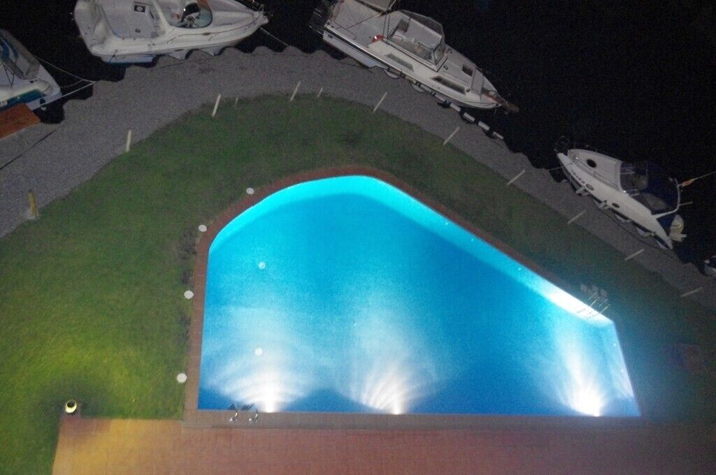 室外游泳池