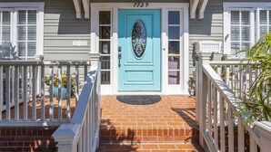 A house with a blue door, white railings, and a brick porch. - “Blue Door Cottage by the Sea,” La Jolla Village & Cove, Only 4 blocks to Beach  (La Jolla)