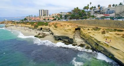 âBlue Door Cottage by the Sea,â La Jolla Village & Cove, Only 4 blocks to Beach
