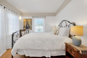 4 habitaciones, tabla de planchar con plancha, wifi y ropa de cama 