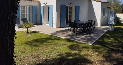 Seaside, La Palmyre pretty 8-9 P villa in quiet enclosed grounds Poitou Charente