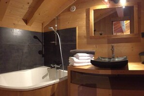 Bathtub, hair dryer, towels, toilet paper