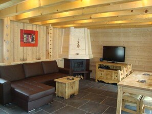 Smart-TV, Kamin, DVD-Player, Bücher