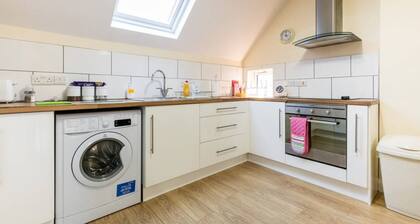 Ahoy2 est un charmant appartement 15 minutes de Belfast avec vue sur la mer. Wifi gratuit