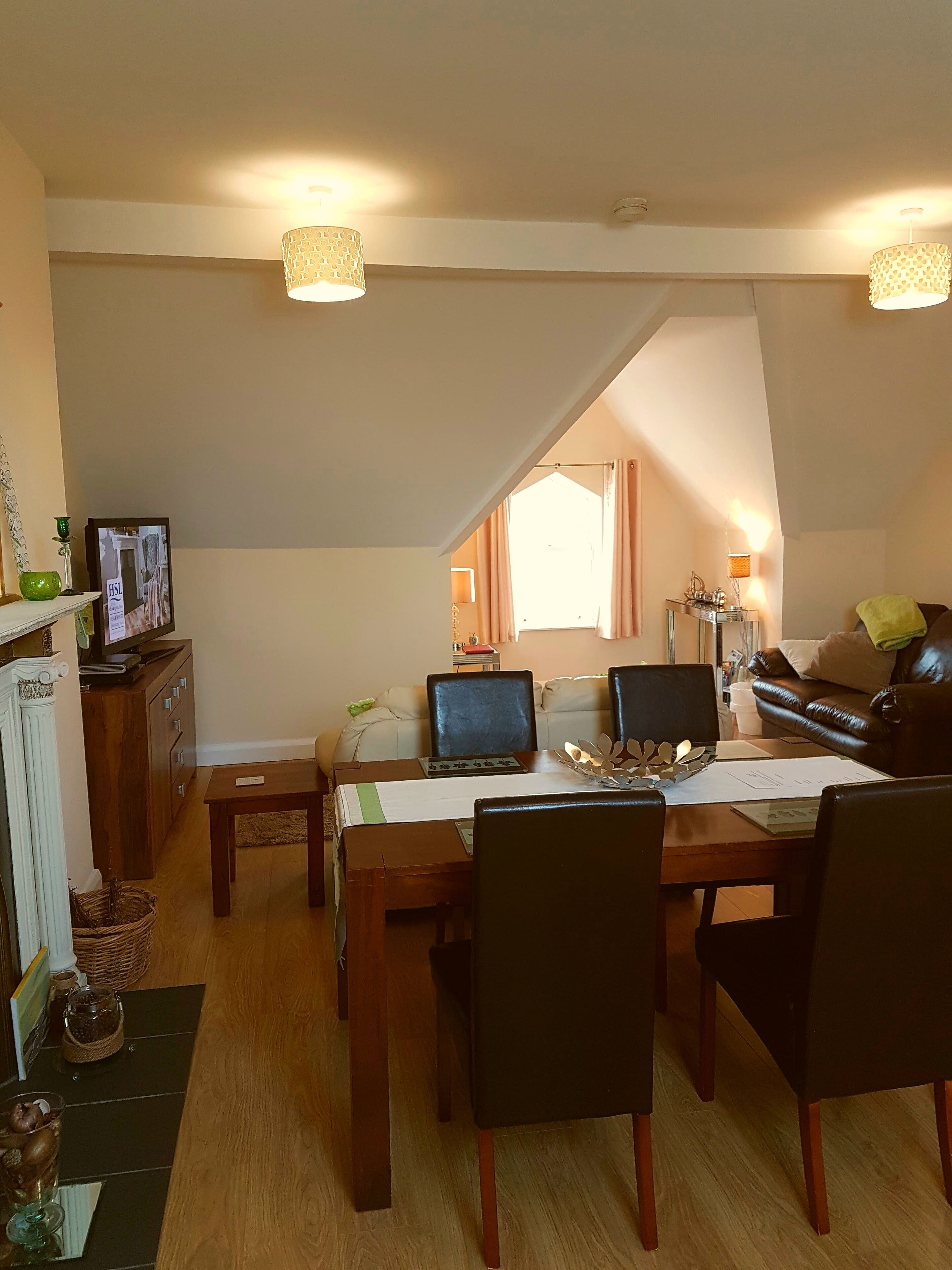 Smart-TV, Kamin, DVD-Player