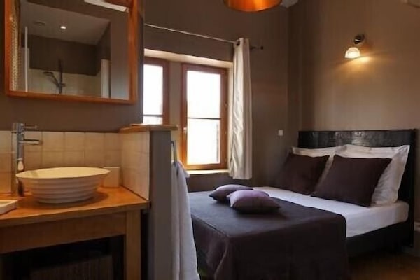 chambre salle de bains
Vasque & miroir