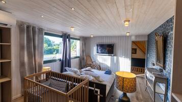 5 bedrooms, iron/ironing board, free WiFi, bed sheets
