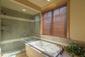 Bathtub, jetted tub, bidet, towels